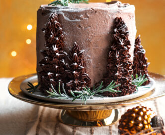 Panettone con ganache di cioccolato al latte e bosco di abeti