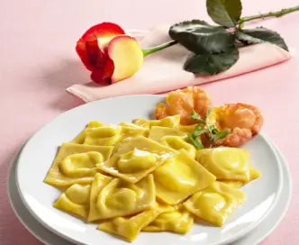 Ravioli di robiola con petali in tempura