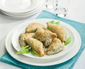 Triangoli con erbette e feta