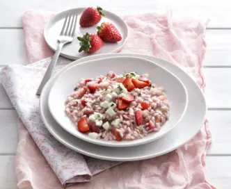 Risotto con fragole, timo e bufala
