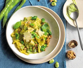 Stracci di pasta con crema di fave e noci