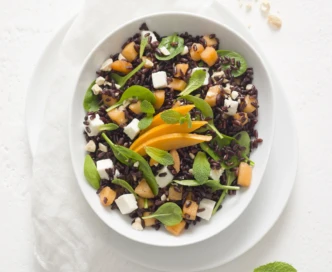 Insalata di riso, spinacini e menta