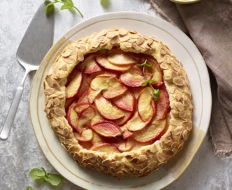 Galette di pesche allo zenzero e mandorle