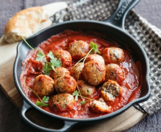 Polpette di pollo e quinoa al pomodoro