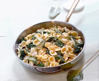 Orecchiette con pinoli e acciughe
