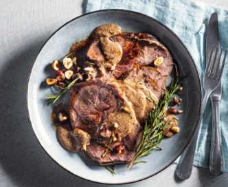 Arrosto con salsa alle nocciole